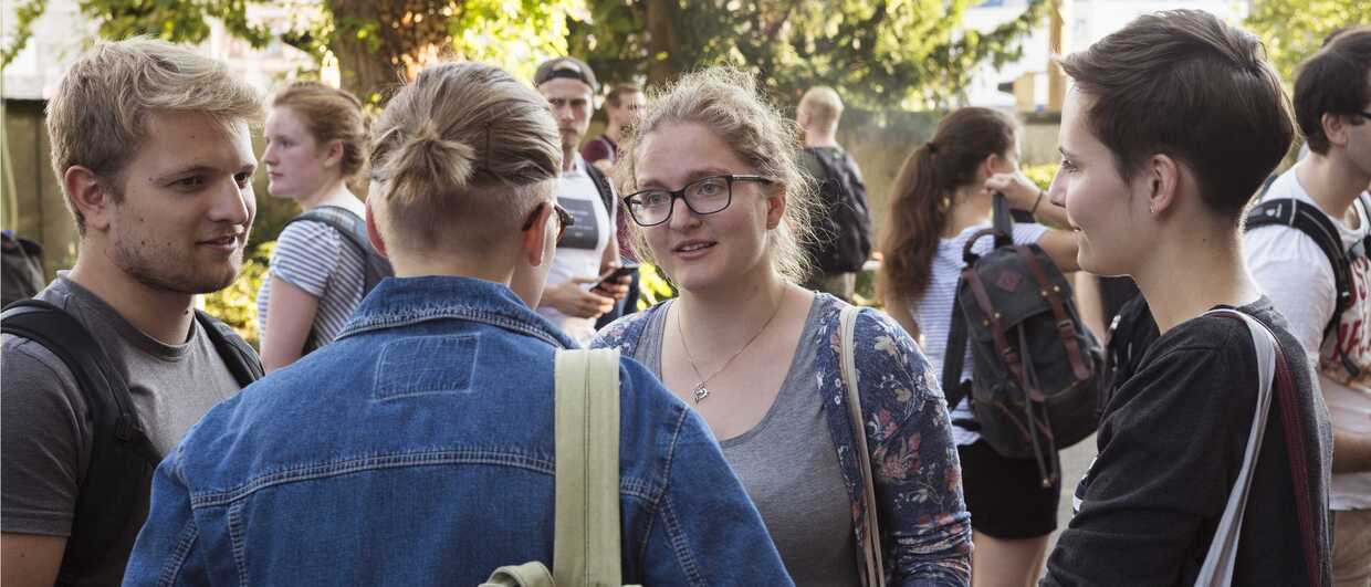 Studierende unterhalten sich